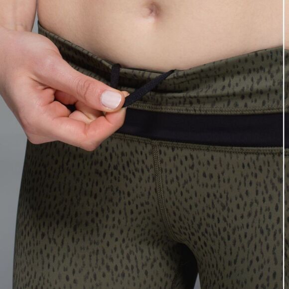 NWT New LULULEMON Run Inspire Crop II Leggings Dottie Dash Fatigue Green Black 6 - Picture 5 of 9